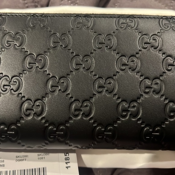 GUCCI black embossed zip around wallet. Brand new with dust bag and original box - Picture 2 of 8
